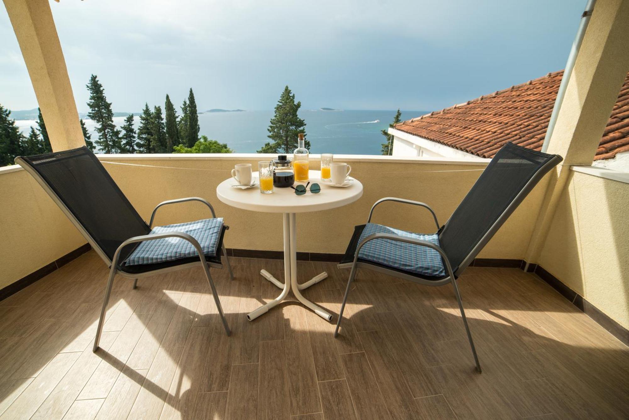 Villa Carmen Rooms & Apartments Mlini Exterior photo