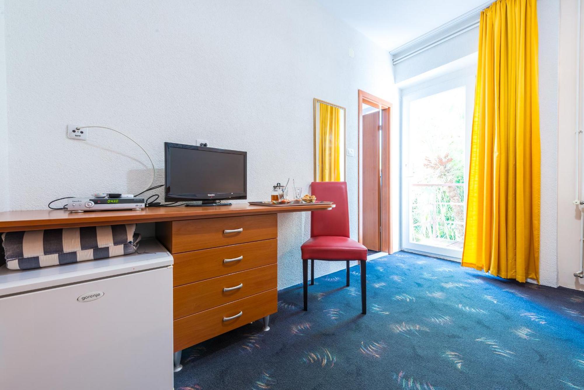 Villa Carmen Rooms & Apartments Mlini Exterior photo