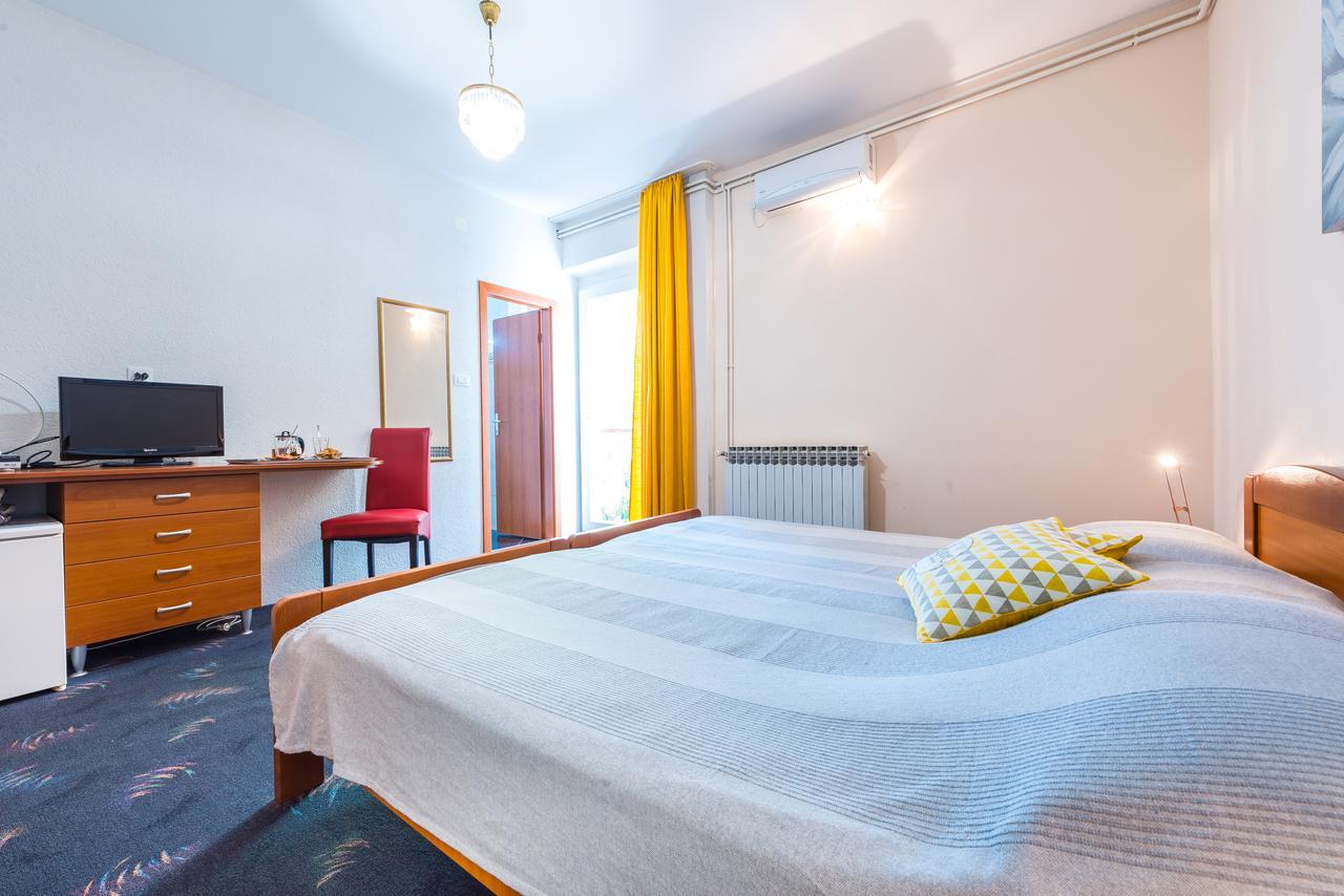 Villa Carmen Rooms & Apartments Mlini Exterior photo