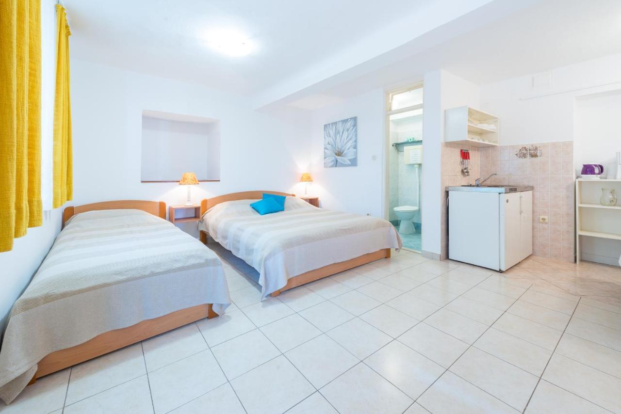 Villa Carmen Rooms & Apartments Mlini Exterior photo